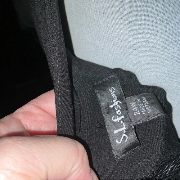 Holiday Plus Dress 24w! - Picture 5 of 6